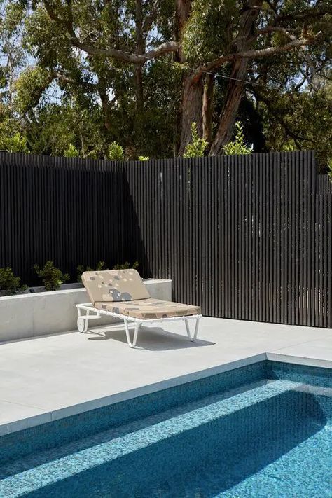 Picture of a stylish black pool fence Pool Fencing Landscaping, Outdoor Pool Area, Modern Pool, Pool Finishes, Pool Landscape Design, Rammed Earth, Backyard Pool Landscaping, Red Hill, Modern Pools