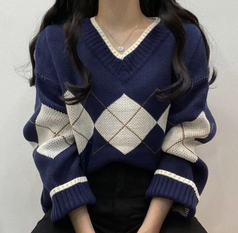 Navy Blue Dark Academia Outfits, Navy Blue Cardigan Outfit Aesthetic, Sweater Outfits Korean, Dark Blue Sweater, Korean Casual Outfits, Trendy Fashion Tops, Casual Day Outfits, Fashionista Clothes, Easy Trendy Outfits