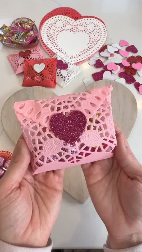 YWM Family (@youngwildmefamily) on Threads Diy Valentine's Gifts For Friends, Best Friend Valentines, Valentines Envelopes, Valentine Wreath Diy, Friend Valentine Gifts, Valentines Day Gifts For Friends, Valentine Favors, Valentine Party Favors, Valentines Gift Bags