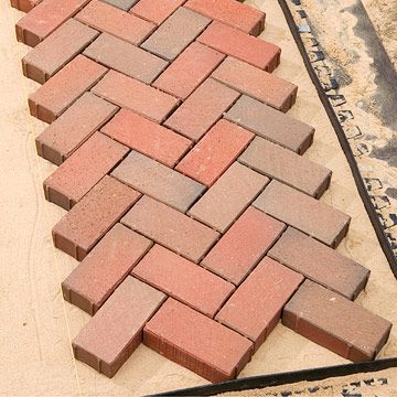 How to Set a Diagonal Herringbone Brick Pattern Herringbone Path, Brick Walkway Diy, Diy Brick Patio, Herringbone Brick Pattern, Herringbone Brick, Brick Paver Patio, Brick Patterns Patio, Brick Pathway, Paver Designs