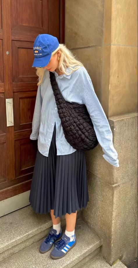 Cos Quilted Bag Outfit, Cos Bag Outfit, Thai Street Fashion, Garden Outfit Ideas, Cos Bag, Cos Bags, Scandi Fashion, Japan Outfit, Hijab Fashion Inspiration