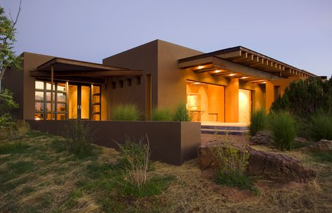 Desert Shrubs, Modern Santa Fe Style, Santa Fe Style Homes, Large Patio, Mexico Design, Santa Fe Style, Porch Deck, Roof Structure, Natural Building