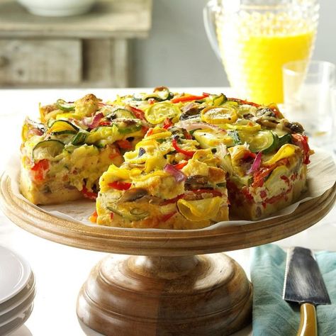 Veggie-Packed Strata Spring Form Pan, Easy Easter Brunch, Strata Recipes, Tomato Quiche, Spring Form, Onion Pie, Breakfast And Brunch, Dessert Party, Vegetarian Recipe