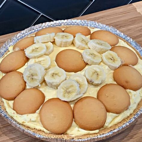 No Bake Banana Pudding Cheesecake - The Cookin Chicks No Bake Banana Pudding Cheesecake, Nilla Wafer Banana Pudding, Banana Cream Cheesecake, No Bake Banana Pudding, Pudding Cheesecake, Banana Pudding Cheesecake, Best Banana Pudding, Banana Cheesecake, Easy Cheesecake