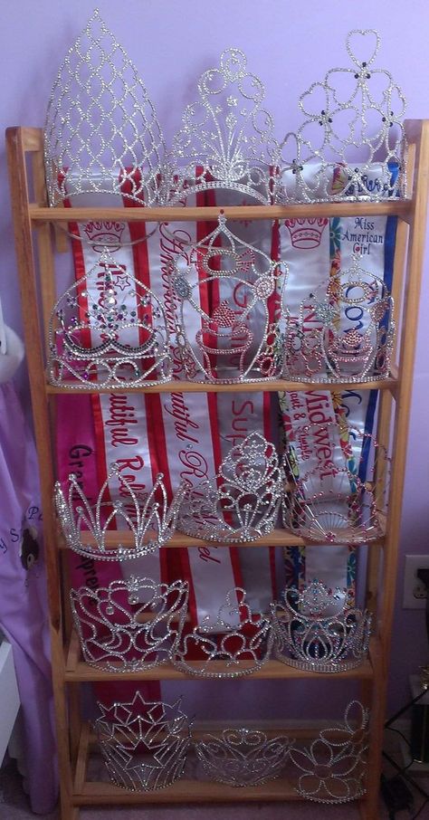 Tiara Display Ideas, Pageant Trophy Display Ideas, Pagent Girl Aesthetic, Pageant Girl Aesthetic, Pageant Room, Pageant Queen Aesthetic, Crown Display Ideas, Pageant Crown Display, Pageant Crown Display Ideas