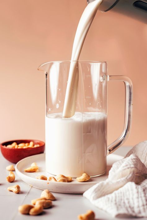 How to Make Cashew Milk (No Straining!) Cashew Milk Recipe, Make Almond Milk, Hemp Milk, Hazelnut Milk, Plant Milk, Minimalist Baker, Vegan Dark Chocolate, Cashew Milk, Dairy Free Milk