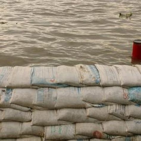 Stagger the edges on each row for a tight fit and stable wall. Diy Sandbags, How To Make Sand, Sandbag Workout, Sandbag Training, Liquid Waste, Water Time, Real Estate Rentals, Ard Buffet, Flood Damage