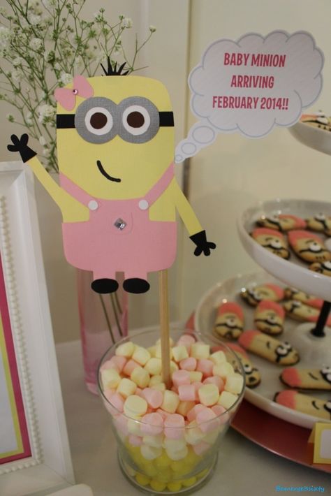 minion baby shower arrival sign candy jar Girl Minion Birthday Party, Minion Baby Shower, Moon Baby Shower Theme, Minion Baby, Girl Minion, Minion Halloween, Minion Theme, Minion Birthday Party, Moon Baby Shower