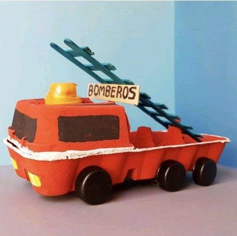 Cardboard Crafts Kids, Recycled Toys, Transportation Crafts, Huevos Fritos, Egg Carton Crafts, Hand Crafts For Kids, Creative Activities For Kids, Diy Crafts For Kids Easy, Childrens Crafts