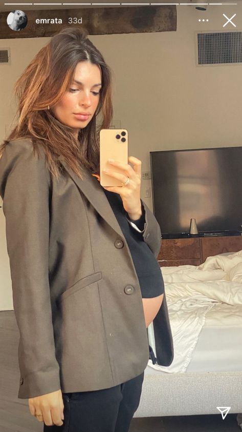 J x L Emrata Pregnant, Emily Ratajkowski Outfits, Robin Thicke, Emily Rose, Blazer Beige, Emily Ratajkowski, Mom Boss, Baby Bump, Fashion And Style