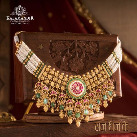 Malabar Gold Jewellery, Moti Choker, Choker Design, Kundan Jewellery Bridal, Antique Necklaces Design, Choker Designs, Modern Gold Jewelry, Bridal Jewellery Design, Pearl Necklace Designs