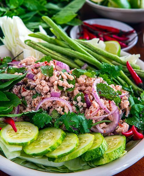 Thai Larb Gai Recipe for a Spicy Minced Chicken Salad from Thailand Thai Larb, Larb Gai, Chicken Larb, Larb Recipe, Minced Chicken, Tasty Thai, Cambodian Food, Rainbow Salad, Meat Salad