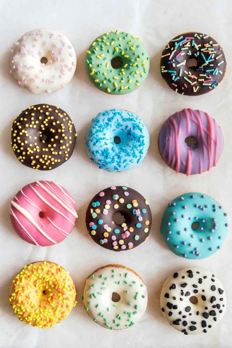 Mini Donut Maker Recipes, Babycakes Donut Maker, Donut Maker Recipes, Glazed Doughnuts Recipe, Beignets Cuits, Mini Donut Recipes, Dduk, Cake Mix Donuts, Donut Decorating Ideas