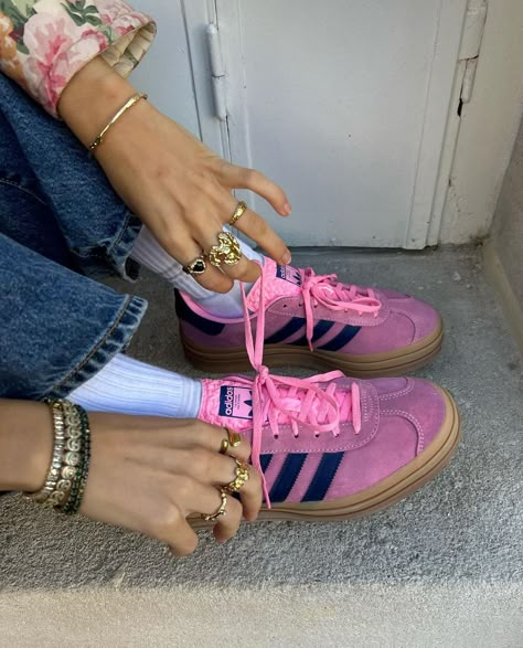 Satellite Stompers, Pink Gazelles, Pink Adidas Shoes, Samba Outfit, Quoi Porter, Shoe Wishlist, Shoe Inspo, Aesthetic Shoes, Swag Shoes