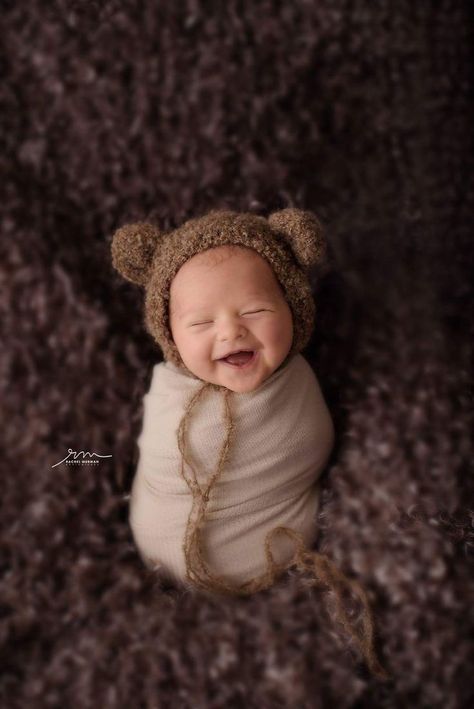 aww Newborn Bear Photography, New Borned Baby Boy, Baby Boy Newborn Pictures, Baby Boy Newborn Photography, Potato Sack, Foto Newborn, Baby Fotografie, Newborn Photography Boy, Baby Pictures Newborn