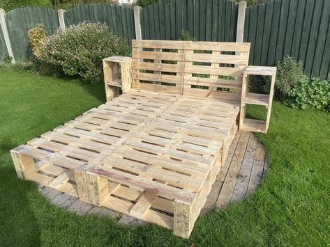 Bed With Side Tables, Crate Bed Frame, Palette Bed, Wallpaper Bedroom Aesthetic, Diy Bed Frame Easy, Wood Pallet Bed Frame, Pallet Bed Frame Diy, Pallet Room, Wooden Pallet Beds