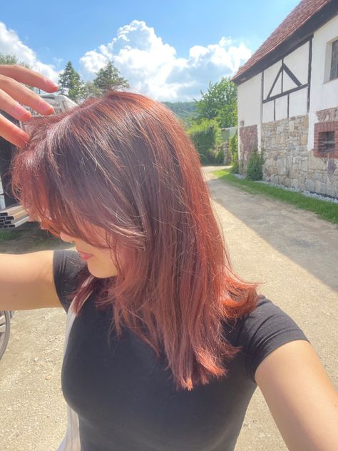 Red Shoulder Length Hair, Below Shoulder Length Hair, Burgundy Curtains, Shoulder Length Hair With Bangs, Hair With Curtain Bangs, Red Hair Inspo, Shoulder Length Hair Cuts, Ginger Hair, Curtain Bangs