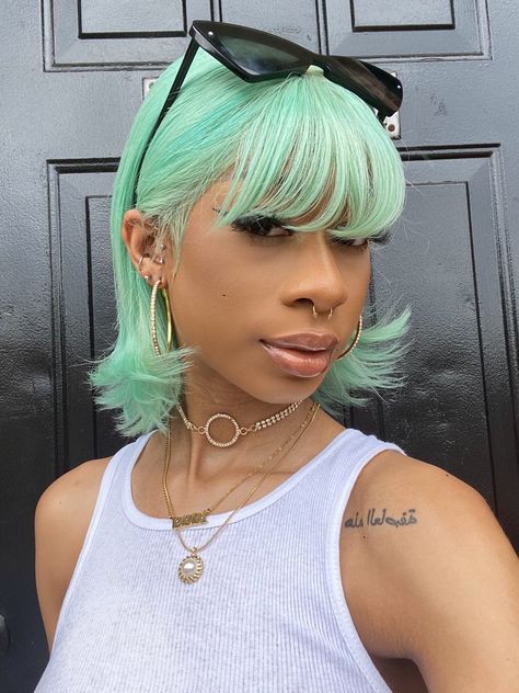 Hair Dye Ideas Short Hair, Pastel Green Hair, Mint Green Hair, Ideas Short Hair, Hair Dye Ideas, Frontal Wig Hairstyles, Hair Color Pastel, Dyed Natural Hair, Pretty Hair Color