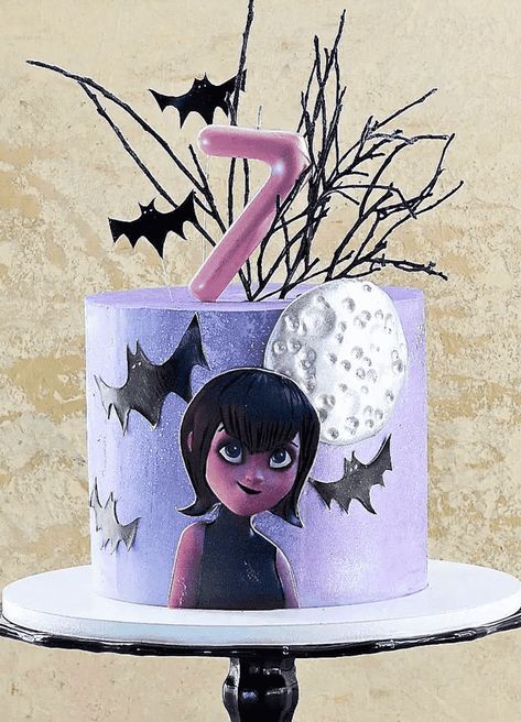 Hotel Transylvania Birthday Party, Hotel Transylvania Cake, Festa Hotel Transylvania, Star Wars Dessert, Hotel Transylvania Birthday, Hotel Transylvania Party, Elena Birthday Party, Sofia Cake, Mavis Hotel Transylvania