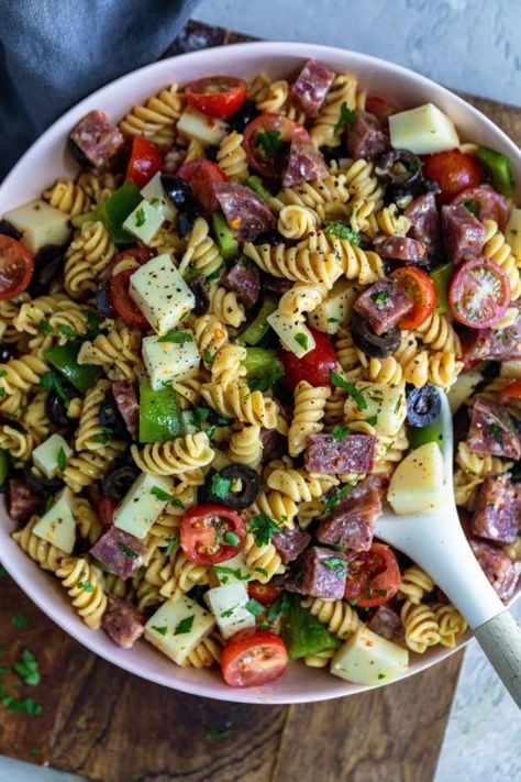 Fully loaded Italian pasta salad using mostly Trader Joe's ingredients - easy, filling and perfect for summertime parties! Loaded Pasta Salad, Loaded Pasta, Lemon Basil Pasta, Basil Pasta Salad, Italian Pasta Salad, Lentil Pasta, Greek Salad Pasta, Greek Pasta, Cold Pasta Salad