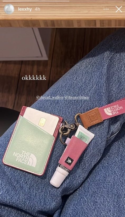 Car Keychain Ideas, Thread Wallets, Wallet Keychain, Girly Car Accessories, Car Deco, Inside My Bag, Purse Essentials, Girly Car, Handbag Essentials