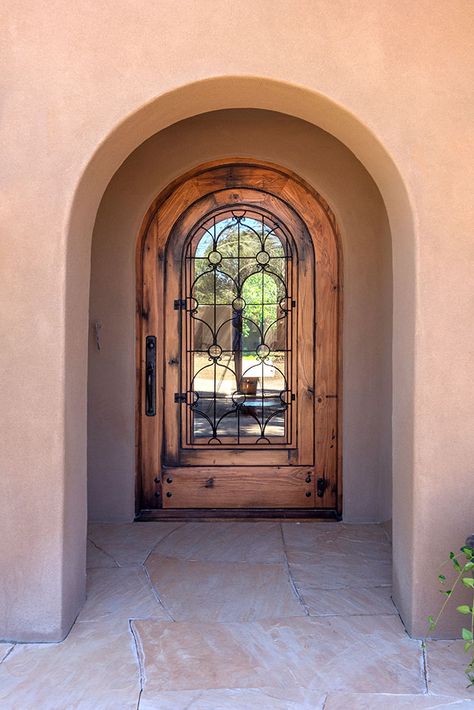 Arched Front Entry - La Puerta Originals Arched Front Door Entryway, Arched Entry Doors, Garage Redo, Entryway Christmas, Arched Front Door, Unique Front Doors, Bali Style Home, Bronze Handles, Italian Farmhouse