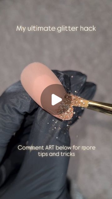 Chantelle Vermont on Instagram: "My ultimate glitter hack! ✨️ step by step 👇🏽✨️  I LOVE THIS HACK  if you want more tips and tricks from me, comment ART below, and I will personally DM you a link to over 500 nail art tutorials   Steps 👇🏽  Do your full manicure first, hard gel, builder gel or a classic manicure, in a neutral tone!  *if you do a classic manicure, please add a no wipe topcoat before you buff 😉  - wipe the inhibition layer off and thoroughly buff with a 240 grit file til you have a 'matte' base  Draw on your French with a basecoat! Basecoats are generally the 'stickiest' products, so they make for the perfect base!  Cure!!  Add on your loose glitter (I'm using a brush from @afterglow.bycarmen @afterglow.thecollection )  Dust off excess  Topcoat  Reveal the sparkliest Fren How To Add Glitter To Gel Nails, How To Apply Glitter Nail Polish Tips, How To Add Glitter To Nails, Neutral Nails With Glitter, Base Draw, Classic Manicure, Glitter French Nails, Manicure Tutorials, Glitter Tip Nails