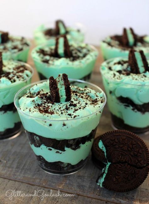 Easy St Patricks Day Desserts Ideas, St Pats Day Treats, St Patricks Day Dessert Table, Desserts For Saint Patricks Day, St Pattys Dessert Recipes Easy, St Pattys Day Recipe, Green Colored Desserts, St Patricks Day Desserts Ideas Kids, Easy Saint Patricks Day Desserts