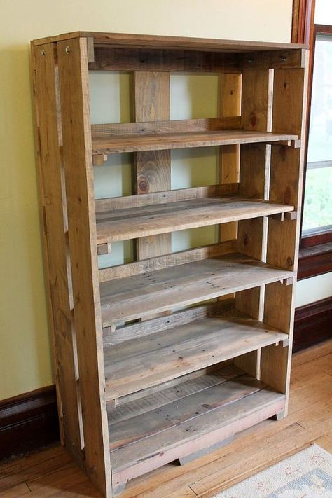 Pallet Shelves Diy, Wooden Pallet Shelves, Pallet Bookshelf, Diy Pallet Wall, Pallet Beds, Pallet Projects Furniture, Wooden Pallet Furniture, Pallet Designs, Wood Bookshelves