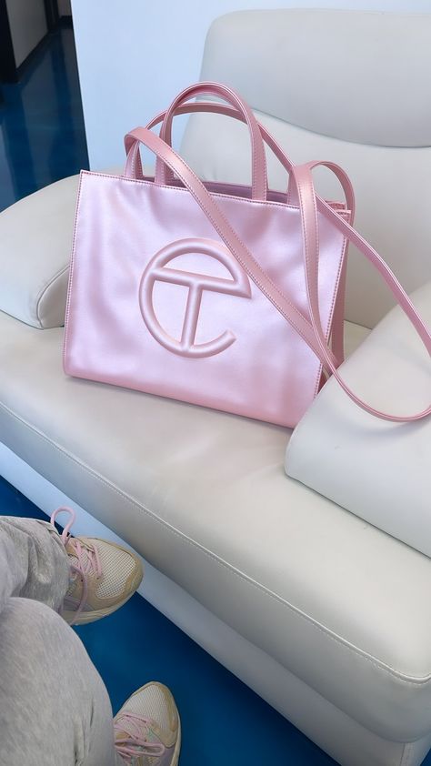 #babyZ on X: "my ballerina telfar came yesterday. 🩰 https://t.co/2yMeQ2KMEm" / X Telfar Bag, Pink Lifestyle, Luxury Bags Collection, Nintendo Switch Accessories, Handbag Essentials, Girly Bags, Pink Girly Things, Luxury Purses, Fancy Bags