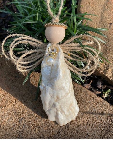 Angels Crafts, Shell People, Farmhouse Entryway, Angel Crafts, Shell Ornaments, Oyster Shells, Tropical Art, Seashell Crafts, Angel Ornaments