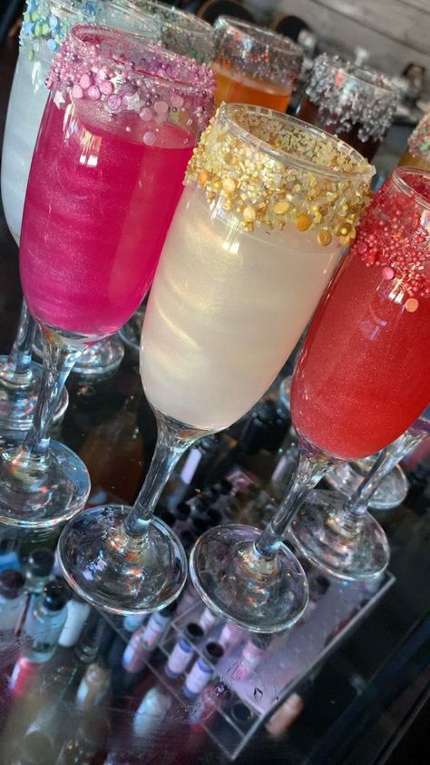 Simply Stunning Cocktail Glitter! [Video] | Yummy alcoholic drinks, Boozy drinks, Alcoholic drinks Shimmering Cocktails, Glitter Drinks Alcohol, Cocktail Party Decorations Night, Cocktail Decoration Ideas, Glitter Party Ideas, Garnish Drink, Glitter Drinks, Glitter Cocktails, Drink Glitter