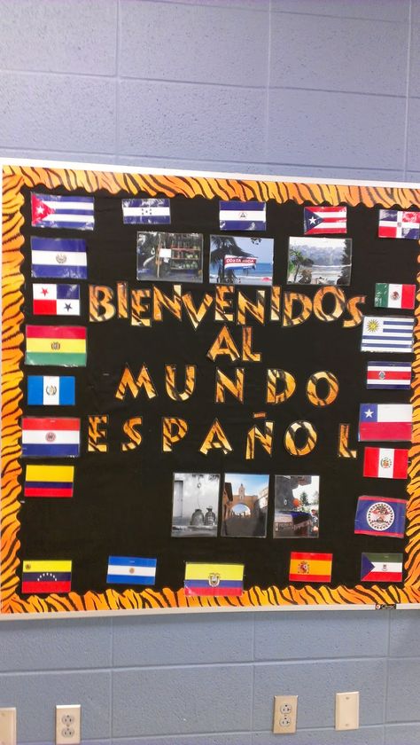 Spanish Classroom Bulletin Boards, Elementary Spanish Classroom, Spanish Bulletin Boards, Spanish Teacher Classroom, Spanish Classroom Decor, Spanish Teacher Resources, Start Of School, Classroom Decor High School, Spanish Basics