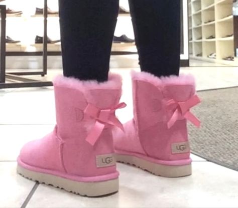 Uggs Pink Boots, Ugg Pink Boots, Pink Uggs With Bows, Pink Ugg Boots, Cute Uggs, Outfit With Uggs, Uggs With Bows, Pretty Sneakers, Pink Uggs