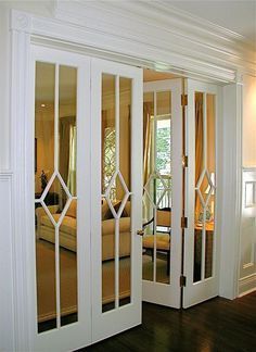 Lots of ideas for upgrading your closet doors! Pintu Interior, Closet Door Makeover, Mirror Closet Doors, Interior Design Per La Casa, Closet Door, Door Makeover, Design Del Prodotto, French Door, Diy Door