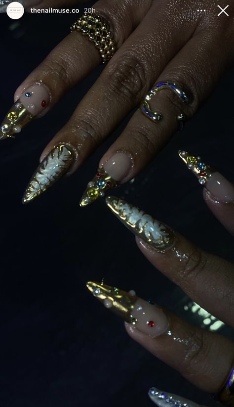 Scorpio Nails Aesthetic, Nails With Piercing Charms, Virgo Nail Ideas, Capricorn Nail Ideas, Scorpion Nails Designs, Rhianna Nails, Gold Sun Nails, Scorpio Nails Acrylic, Leo Inspired Nails