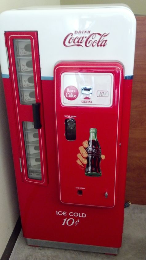 old school Coke Machine - with glass bottles (that you could recycle for a few cents).  The drinks that came from these machines were always amazingly cold and tasty. Watches Video, Vintage Slot Machines, Coke Machine, Catalog Request, Macon Georgia, World Of Coca Cola, Bar B Que, Coke Cola, Carbonated Drinks