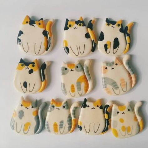 Ceramic Cats, Polymer Clay Mushroom, Diy Air Dry Clay, Tanah Liat, Easy Canvas Art, Diy Art Projects, Polymer Crafts, Ceramics Projects, Ceramics Ideas Pottery