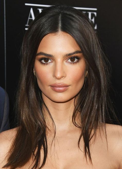 Makeup Contouring, Perfect Red Lipstick, Fall Hair Cuts, Beauty Make-up, Amal Clooney, Braut Make-up, Colored Eyeliner, Emily Ratajkowski, Salma Hayek