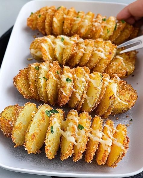 Grandma’s Crispy Parmesan Potatoes are a simple yet flavor-packed recipe that will add a burst of cheesy goodness to your dinner table. Coated with Panko breadcrumbs, Parmesan cheese, and savory seasonings, these potatoes bake to perfection with a crunchy exterior and tender, fluffy insides. They make a versatile dish that can be served as a main course or as a delicious side to complement any meal. Crispy Garlic Parmesan Potatoes, Parmesan Baked Potatoes, Crispy Parmesan Potatoes, Parmesan Potatoes, Crispy Potatoes, Holiday Food, Parmesan Cheese, Yummy Sides, Bread Crumbs