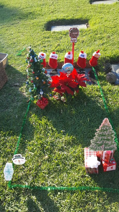 Decorating Grave Sites Ideas Christmas, Graveside Decorations Diy, Christmas Grave Decorations Cemetery, Christmas Cemetery Decorations Ideas, Christmas Grave Decorations, Graveside Decorations, Headstones Decorations, Peter Pan Party, Gravesite Decorations