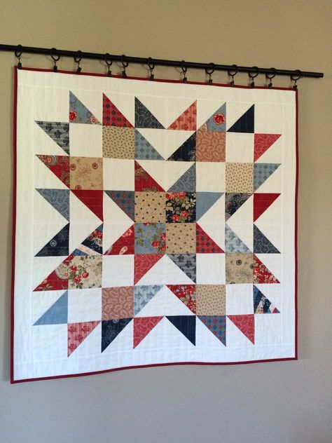 Star Quilt Wall Hanging, Quilt Wall Hangings Ideas, Quilted Wall Hanging Ideas, Small Quilted Wall Hangings, Wall Hanging Quilts Ideas, Charm Pack Wall Hanging, Small Wall Hanging Quilts, Large Star Quilt Pattern, Small Quilts Projects Wall Hangings