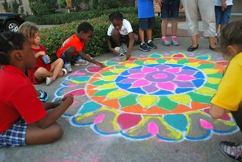 This would also be very cool to do as a collaborative Batik project (Diwali Crafts for Kids- Kid World Citizen) Collaborative Art Projects For Kids, Diwali Activities, Classe D'art, Group Art Projects, Color Lessons, India Crafts, Collaborative Art Projects, Art Projects For Kids, Diwali Craft