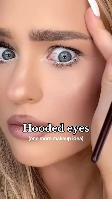 Droopy Eye Makeup, Eye Makeup Idea, Makeup For Hooded Eyelids, Hooded Eyes Tutorial, Eye Makeup For Hooded Eyes, Eyeshadow For Hooded Eyes, Cut Crease Eye Makeup, Hooded Eye Makeup Tutorial, Eye Makeup Cut Crease