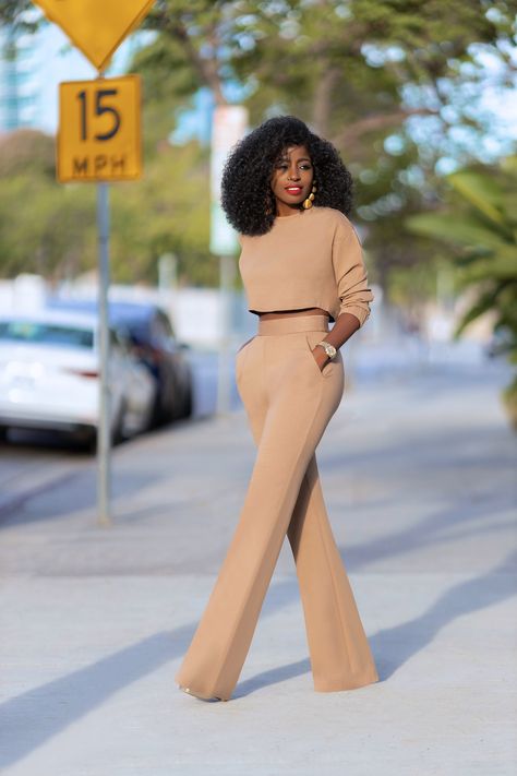 High Waist Dress Pants Outfits, Long Pants Outfit Classy, High Waisted Slacks Outfit, 2023 Designer Fashion, Long Dress Work Outfit, Style Pantry Outfits, High Waist Trousers Outfit Classy, Elegant Work Outfits Classy, Classy Pants Outfits