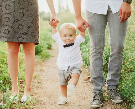 One Year Pictures, 1 Year Photos, Cute Family Photos, 1st Birthday Pictures, 1st Birthday Photoshoot, First Birthday Pictures, Family Picture Poses, Baby Pic, Family Poses