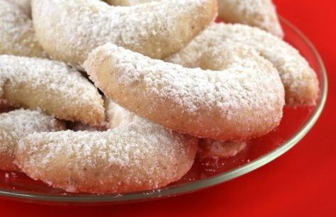 Crescent shaped Greek Wedding Cookies Simple Holiday Cookie Recipes, Potluck Food, Almond Crescent Cookies, Crescent Cookies, Christmas Eats, Best Holiday Cookies, Wedding Cake Cookies, Greek Sweets, Holiday Cookies Christmas