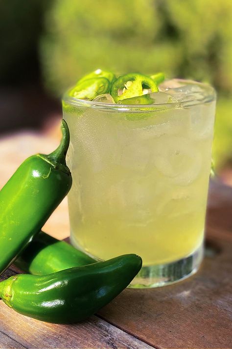 Things are sure to heat up with this jalapeño and vodka cocktail! This spicy summer cocktail combines lemon, jalapeño, bubbly water and New Deal Vodka ($24.95) for a deliciously refreshing drink on a warm day. Vodka Jalapeno Cocktail, Cocktails With Jalapeno, Jalapeno Drinks Vodka, Spicy Cocktails Vodka, Jalepeno Vodka Recipes, Spicy Vodka Drinks, Spicy Vodka Cocktails, Jalapeno Cocktail Recipes, Jalapeño Drink