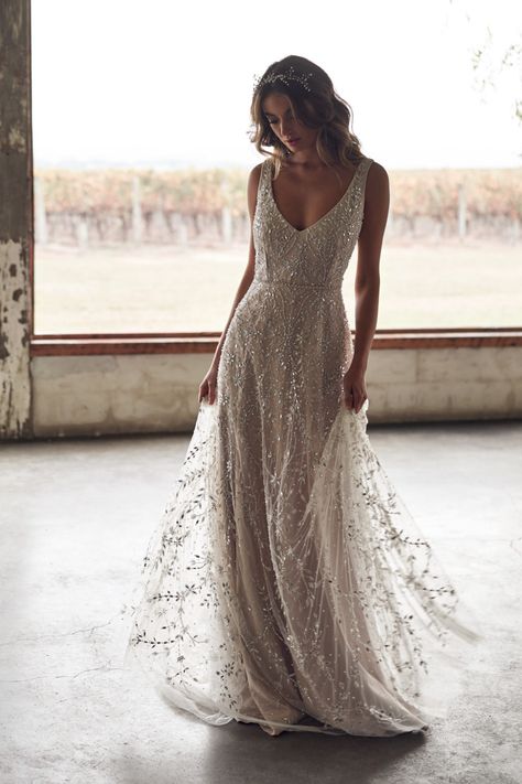 Anna Campbell Wedding Dress, Country Style Wedding Dresses, Wedding Maxi Dress, Indigo Dress, Country Style Wedding, Anna Campbell, Indian Salwar Kameez, Wedding Dresses 2020, Cute Wedding Dress