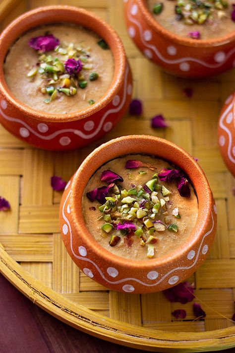 Matka Kulfi Photography, Kulfi Photography, Matka Kulfi, Easy Indian Dessert Recipes, Indian Food Photography, Kulfi Recipe, Bengali Food, Sweet Dishes Recipes, Dessert Photography